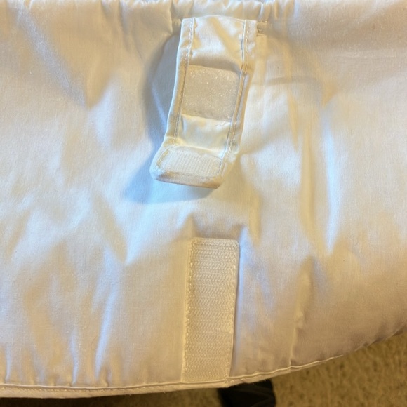 LeachCo Easy Teether XL Cream Convertible Crib Rail Cover 51” x 7.5 x .25 Velcro - Picture 5 of 5